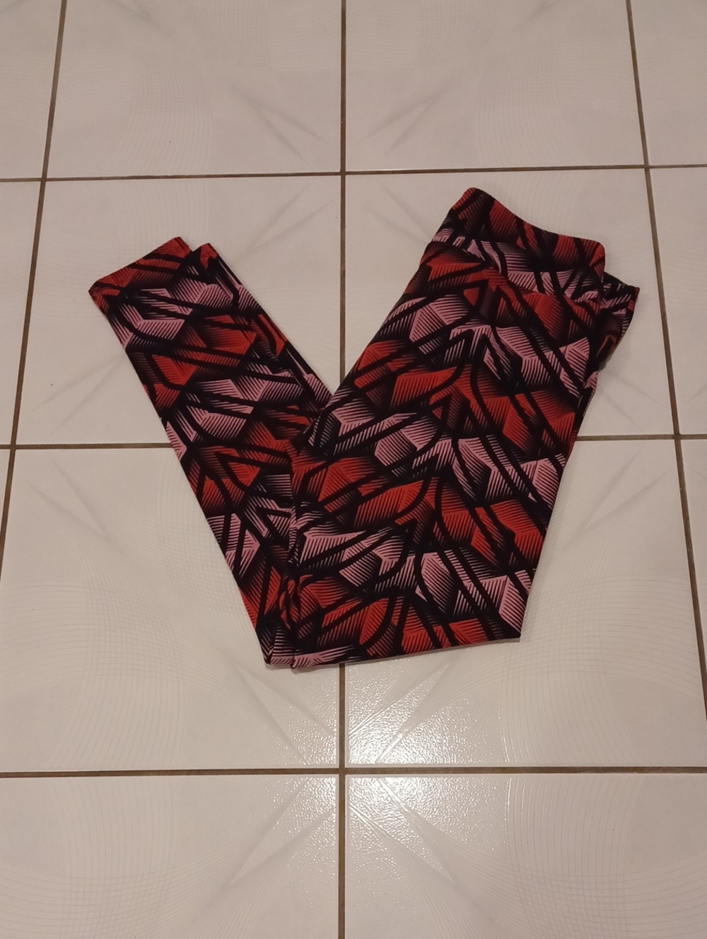 4/$60 LuLaRoe Red & Pink Print Leggings - Size TC (Fits US12-18)